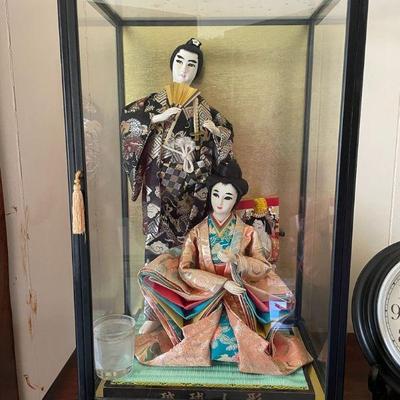 KVF025- Japanese Dolls In Glass Case 