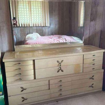 KVF040- Large Wooden Dresser With Mirror 