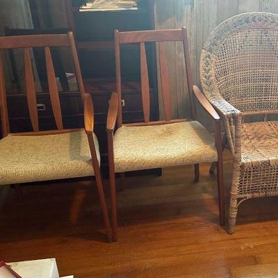 KVF022 - Lot Of Chairs
