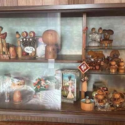 KVF045 - Collection Of Japanese Kokeshi Dolls And Figurine Case