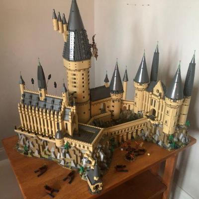 LEGOS! Harry Potters Hogwarts castle!!