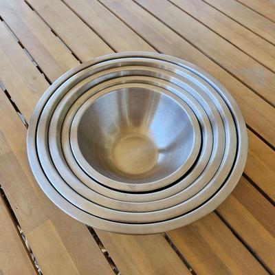 Nesting Stainless mixing bowls
