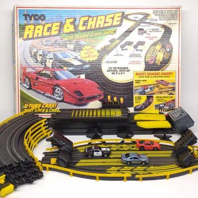 Tyco Race & Chase Slot Car Track Set