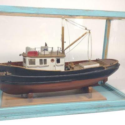 Fishing Boat Scale Model w/ Case