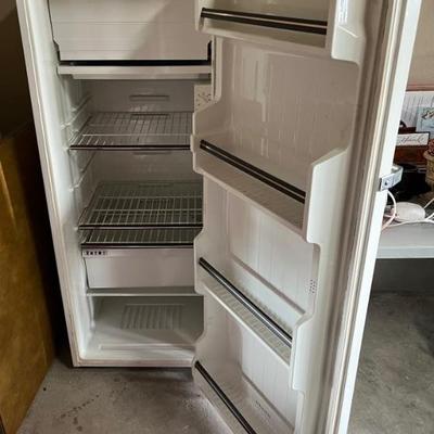 Sanyo mid size refrigerator