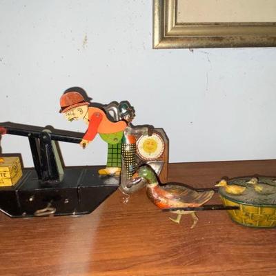 Amazing tin key-wind toys
