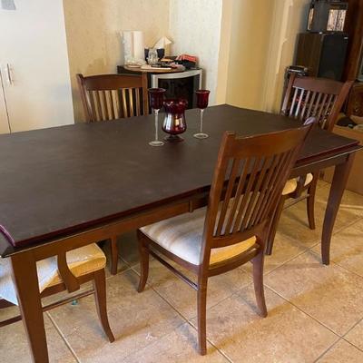 Dining table like new Ashley furniture 