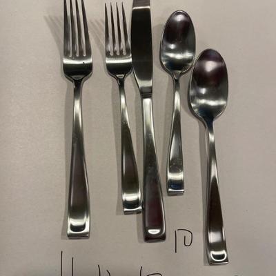 Oneida Moda Flatware 18/10 $75