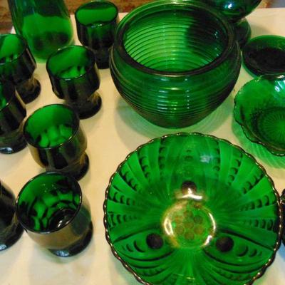 20 green dishes