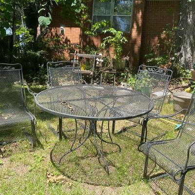 Patio table & 4 chairs