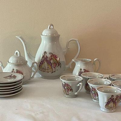 Colonial tea set