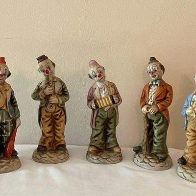 5-clown figurines 