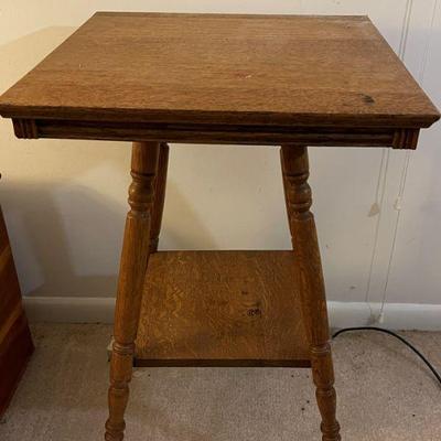 1900's oak parlor table