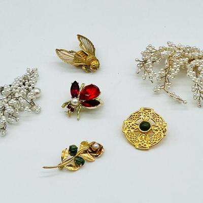 (6) Vintage Brooches incl. Monet
