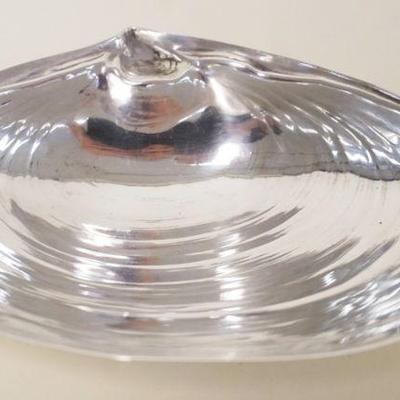 1052	WALLACE STERLING CLAM SHELL DISH, 3.1 OZT
