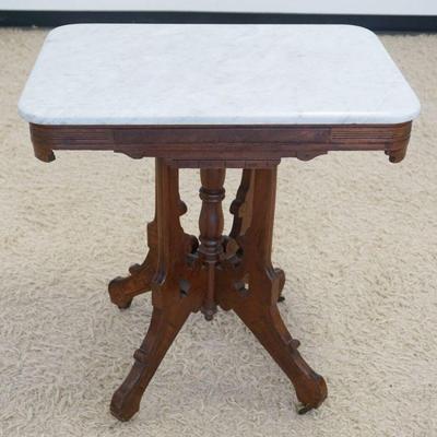 1189	WALNUT VICTORIAN MARBLE TOP PARLOR TABLE, APPROXIMATELY 28 IN X 20 IN X 30 IN HIGH
