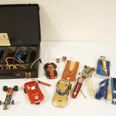 1134	LOT VINTAGE 1/32 SLOT CARS, BODY SHELLS, CONTROLLERS & CASE

