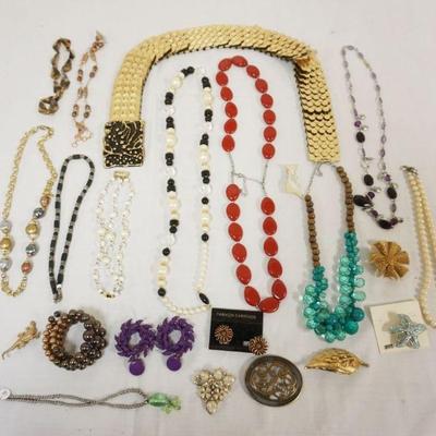 1265	LOT OF ASSORTED COSTUME JEWELRY
