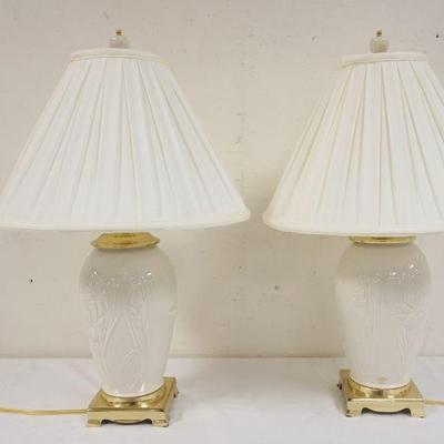 1041	PAIR OF LENOX TABLE LAMPS, APPROXIMATELY 24 IN HIGH
