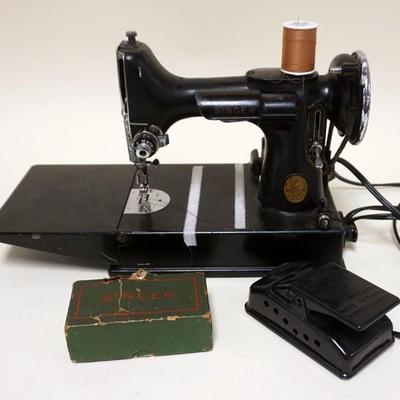1030	SINGER FEATHER WEIGHT SEWING MACHINE
