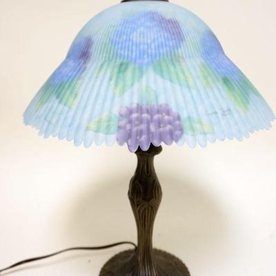1046	CONTEMPORARY REVERSE PAINTED ARTIST SIGNED SATIN GLASS SHADE TABLE LAMP, APPROXIMATELY 21 IN HIGH
