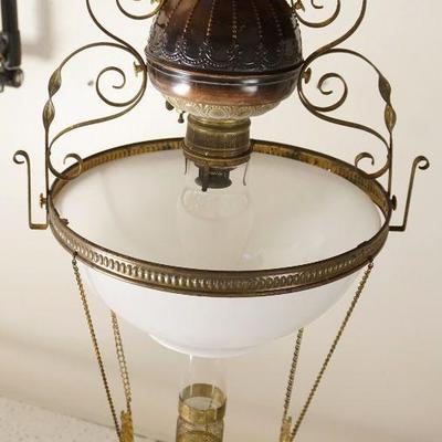 1021	VICTORIAN HANGING KEROSENE PARLOR LAMP
