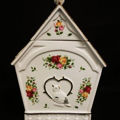 1035	ROYAL ALBERT OLD COUNTRY ROSE BIRD HOUSE COOKIE JAR, APPROXIMATELY 14 IN HIGH
