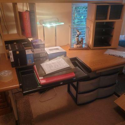 Desk with hutch top
