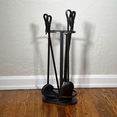 (4PC) FIREPLACE TOOL SET | Fireplace tool stand with four pieces. - h. 28 in 