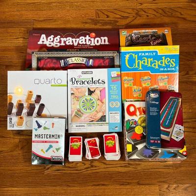 (10PC) BOARD GAME COLLECTION | Board games in a bracelet making kit. 