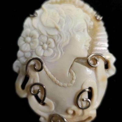 "Treasure Chest in River Island" Evans, GA. Starts Closing 8pm Mon 6/26. Pickup on Wed 6/28 12-6p. Please click here to see...