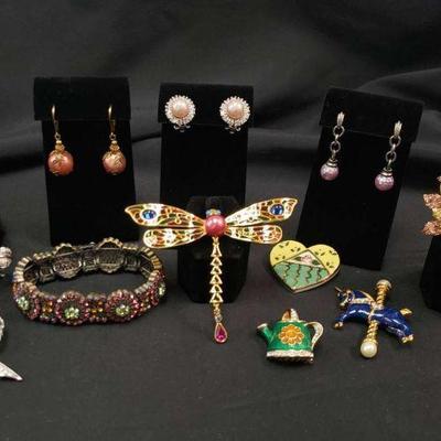 "Treasure Chest in River Island" Evans, GA. Starts Closing 8pm Mon 6/26. Pickup on Wed 6/28 12-6p. Please click here to see...