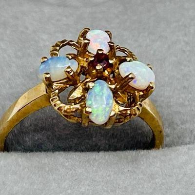 Lot 012-J: 14k Opal Ring

Features: 14k natural Opal ring


Dimensions: 4g total ring weight; Size 8.5


Condition: Good Pre-owned...
