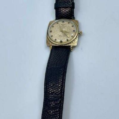 Lot 030-J: Wittnauer Geneve Automatic Watch

Features: 
â€¢	Vintage 1960â€™s Wittnauer Geneve menâ€™s watch
â€¢	The watchband (Dakota...