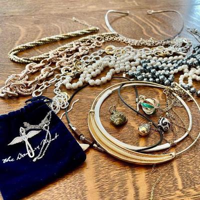 Lot 040-J: Costume Necklace Collection #1

Features: A collection of costume necklaces



Condition: Good Pre-owned Condition

