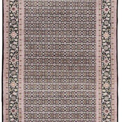 Siperso Collection Hand Knotted Wool Rug, Size: 4'1x6'2. Visit our website www.rugpublic.com to view all auction items. 