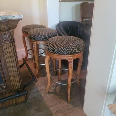 3 bar stools with no back