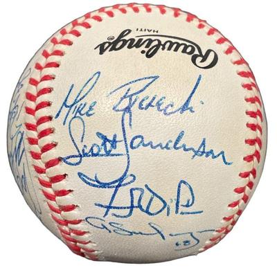 Members of the 1989 CHICAGO CUBS Autographed Baseball