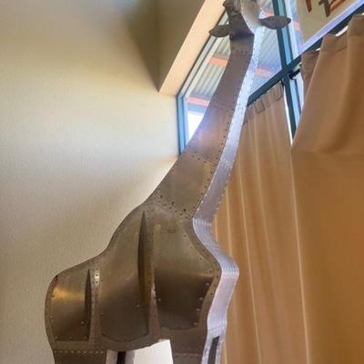 This is aprox. 8' tall outdoor giraffe sculpture