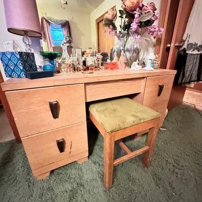 Perfect for a little girls room or even for a big girl! Beautiful!