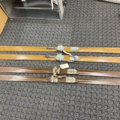 #3008 â€¢ 2 Pairs of Vintage Snow Skiâ€™s in excellent condition great wall hangers
