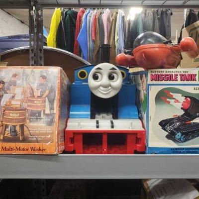 #2548 â€¢ Vintage MAYTAG multi- motor washer toy, Thomas the Train toy, bat...
