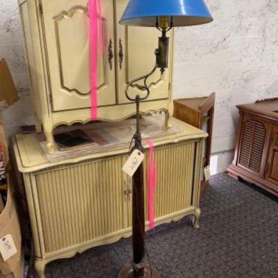 #2904 â€¢ Stand up Lamp Approximately 64in tall.
