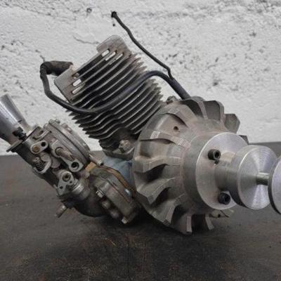 #1078 â€¢ Small 2 Stoke Single Piston Engine
