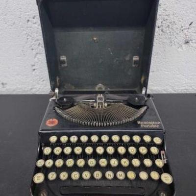 #1092 â€¢ Vintage Remington Portable Typewriter
