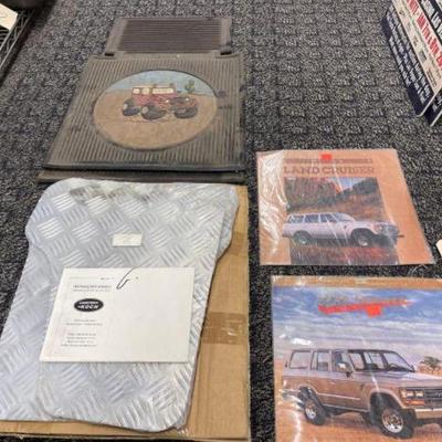 #2586 â€¢ Toyota Land Cruiser poster. Diamond Plates and two Floor Mats

