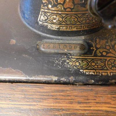 ANTIQUE SINGER SEWING MACHINE