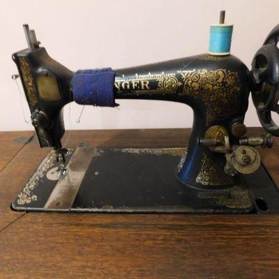 ANTIQUE SINGER SEWING MACHINE