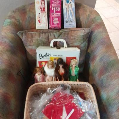Barbie and Midge lot with clothing