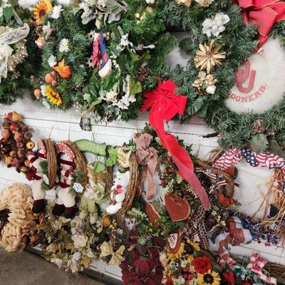 wreathes wreathes wreathes wreathes........